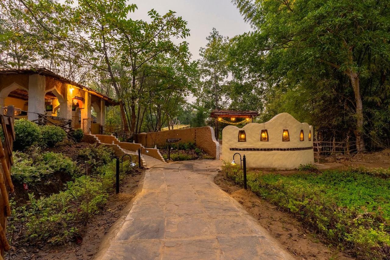 Jungle King Resort Kānha Extérieur photo