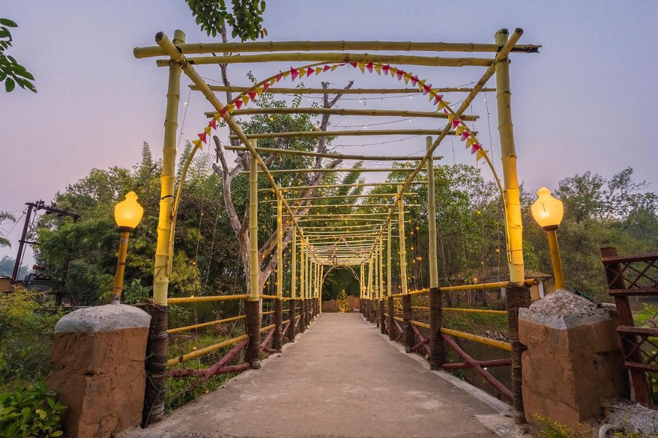 Jungle King Resort Kānha Extérieur photo