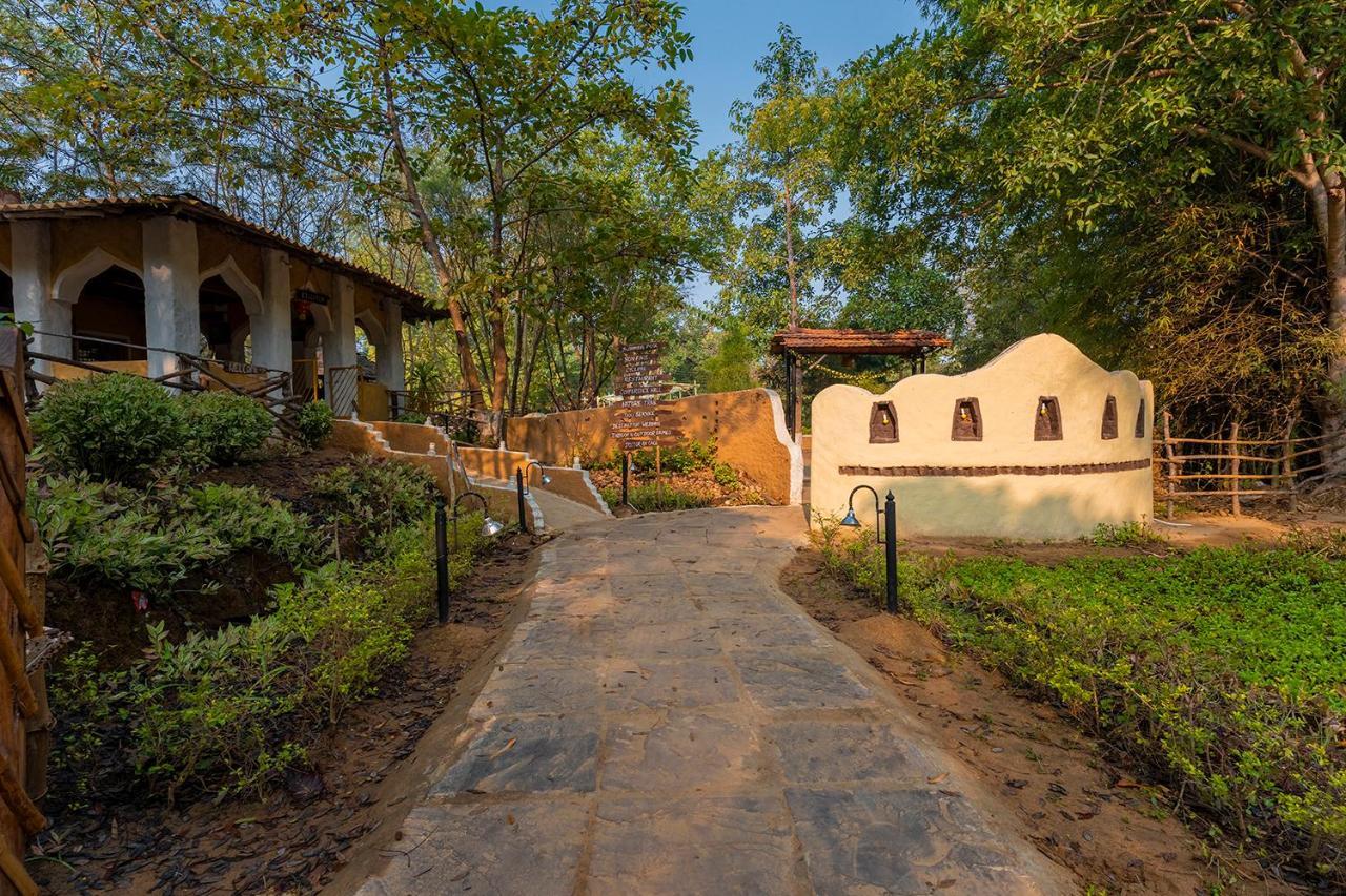 Jungle King Resort Kānha Extérieur photo