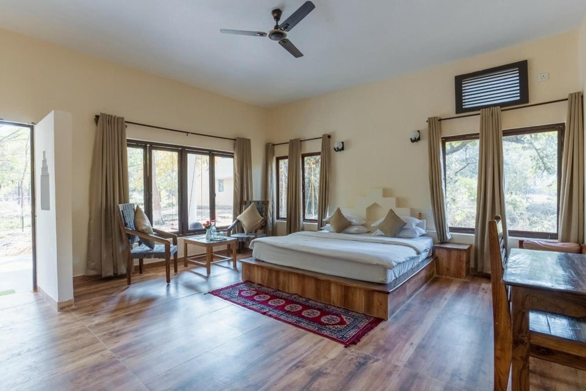 Jungle King Resort Kānha Extérieur photo