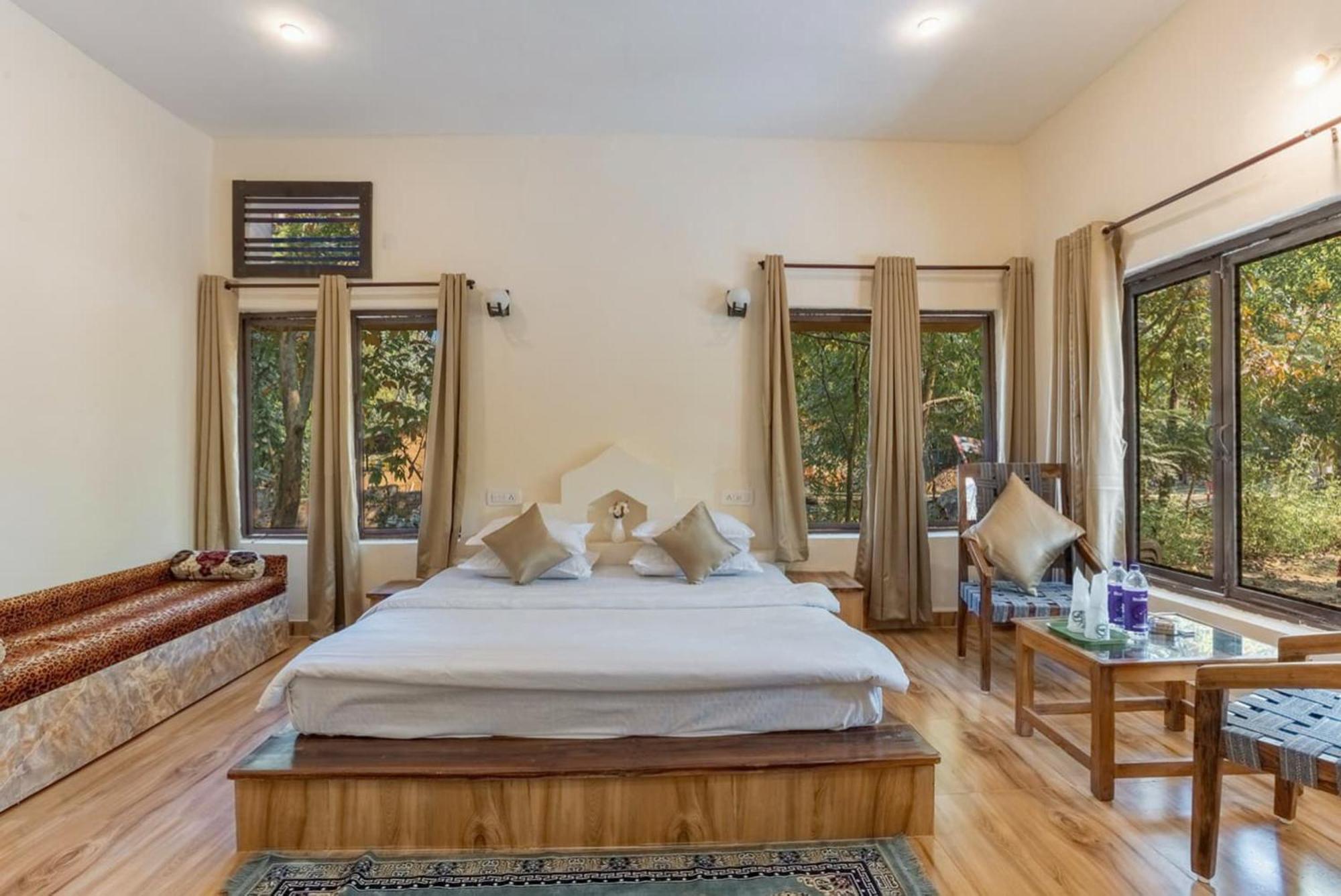 Jungle King Resort Kānha Extérieur photo